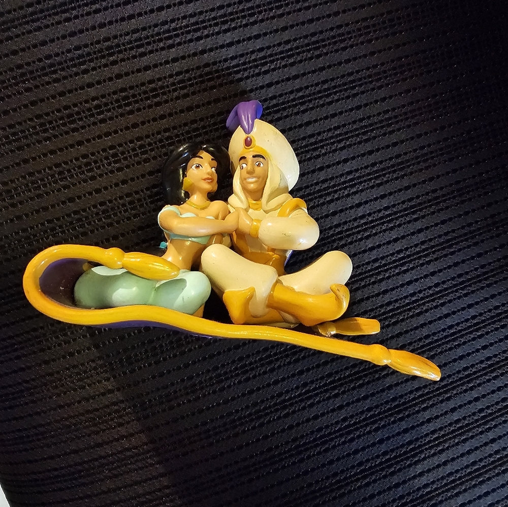 Princesses Jasmine and Alladin on flying carpet